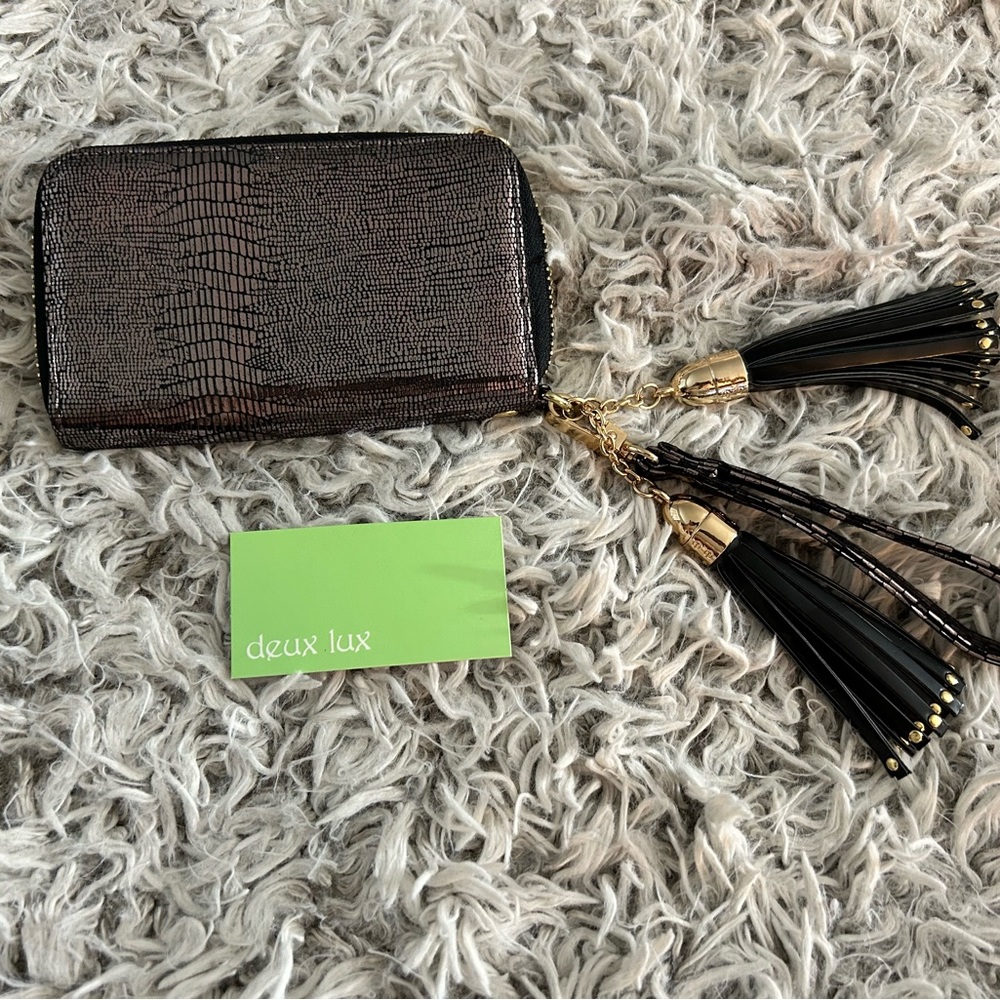 DEUX LUX WIRSTLET ACCORDION TASSEL ZIP WALLET